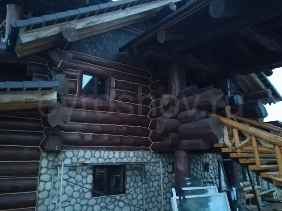 Germetizaciya-shvov-v-derevyannom-dome